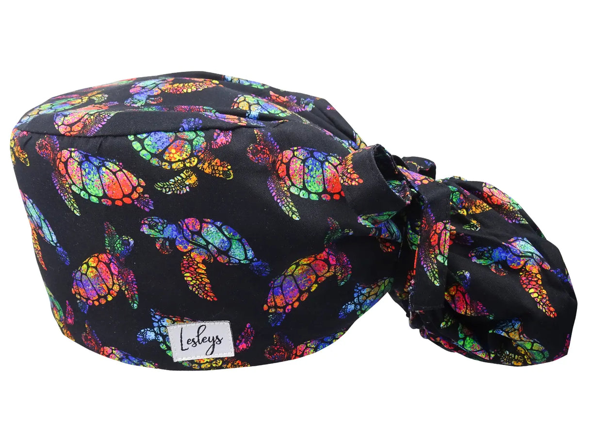 Stoff OP-Haube für lange Haare im Design - Rainbow Turtle