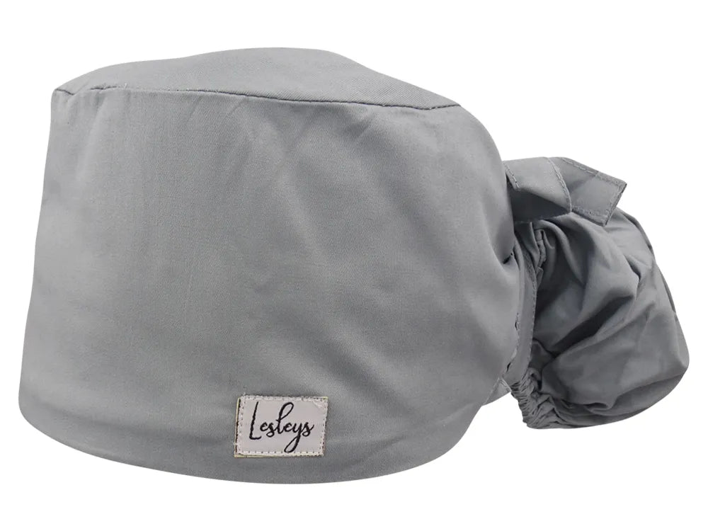 Stoff OP Haube aus Baumwolle Mondsteingrau. Bunte OP Mütze für Damen und Herren