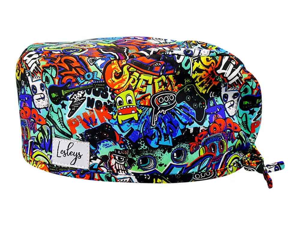 Stoff OP Haube aus Baumwolle Graffiti. Bunte OP Mütze für Damen und Herren