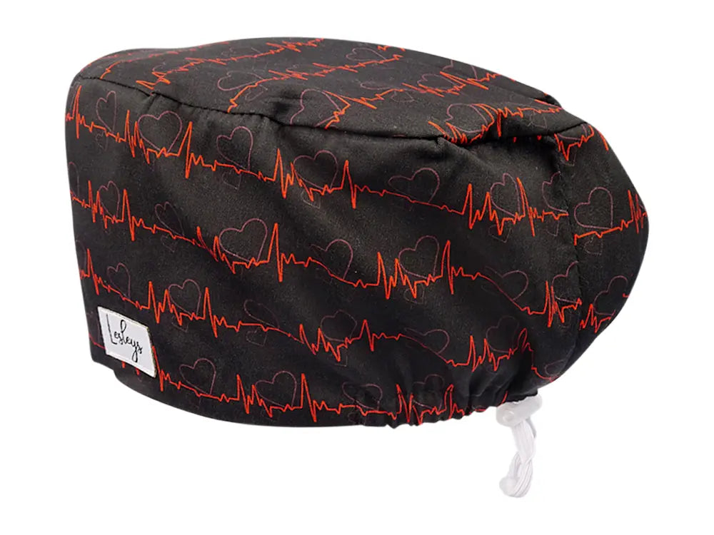 Stoff OP Haube aus Baumwolle Rotes EKG. Bunte OP Mütze für Damen und Herren