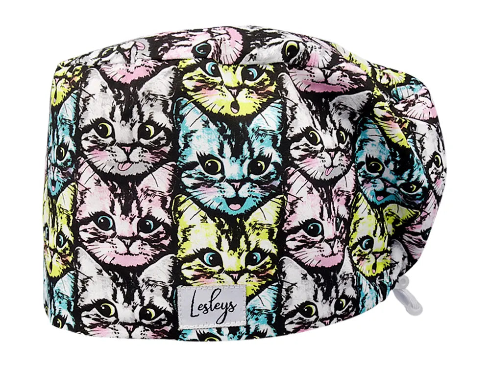 Stoff OP Haube aus Baumwolle Curious cats. Bunte OP Mütze für Damen und Herren