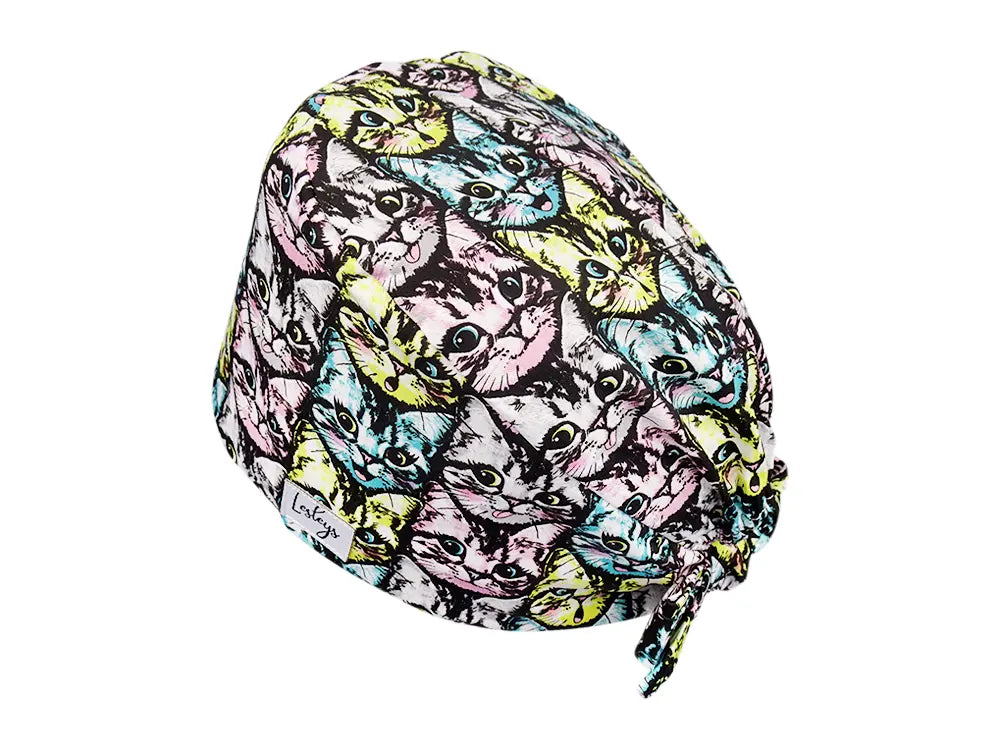 Stoff OP Haube aus Baumwolle Curious cats. Bunte OP Mütze für Damen und Herren