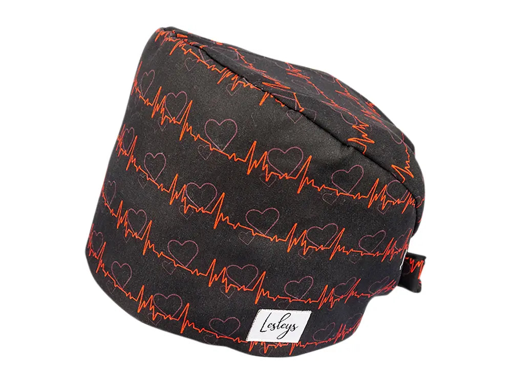 Stoff OP Haube aus Baumwolle Rotes EKG. Bunte OP Mütze für Damen und Herren