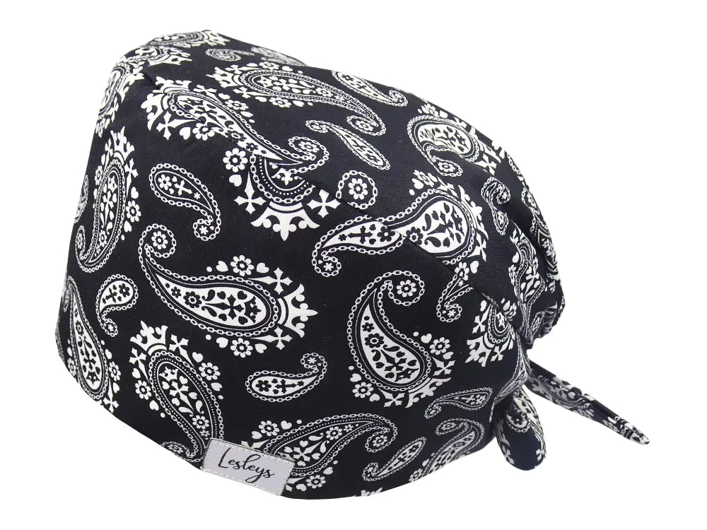 op-haube-schwarzes-paisley-bandana