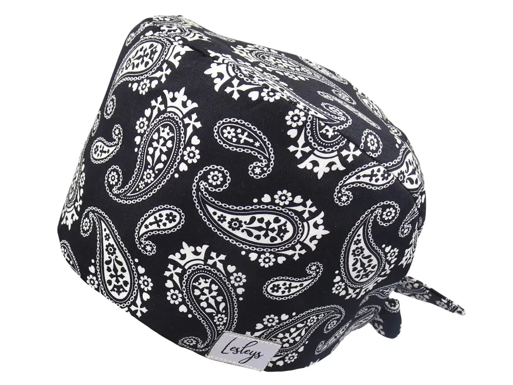 op-haube-schwarzes-paisley-bandana