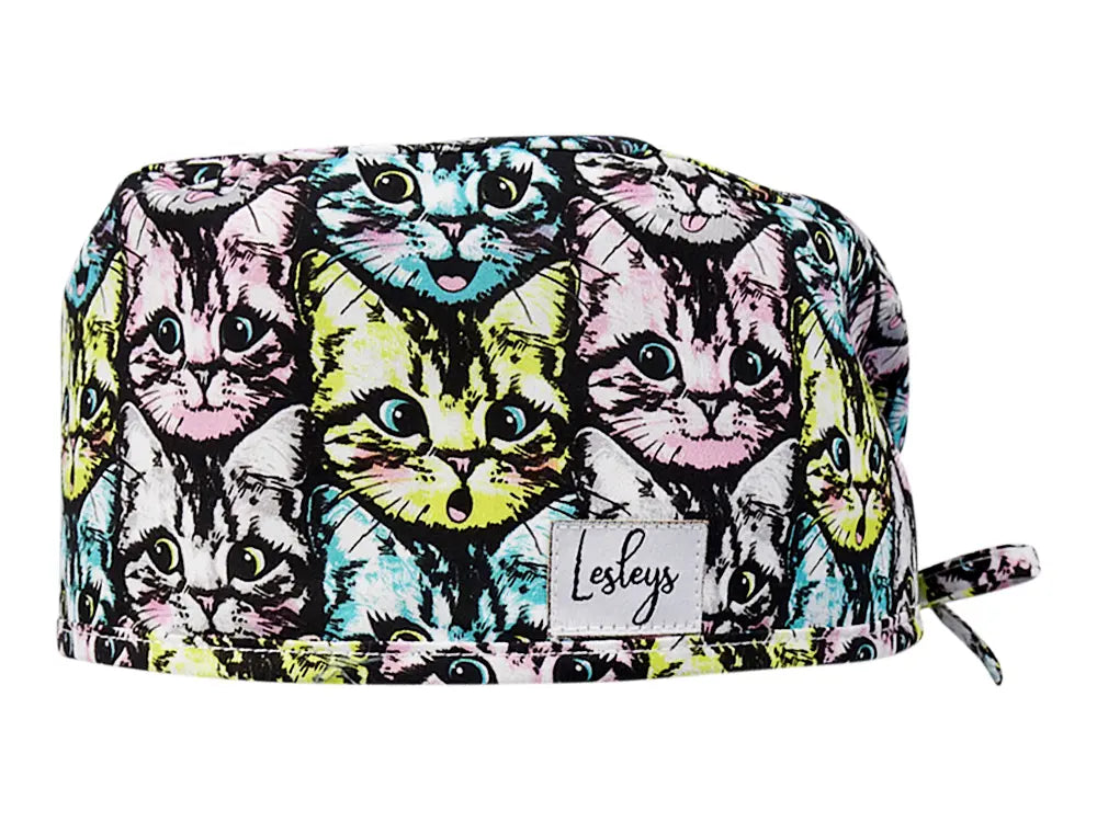 Stoff OP Haube aus Baumwolle Curious cats. Bunte OP Muetze fuer Damen und Herren