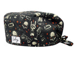 Stoff OP Haube aus Baumwolle Heavy Metal. Bunte OP Muetze fuer Damen und Herren