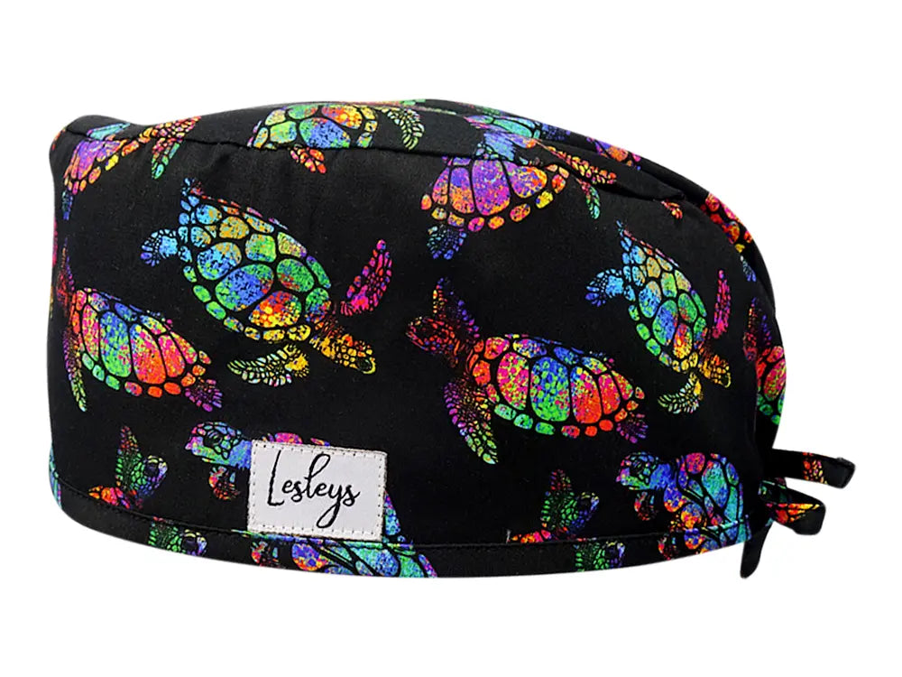 Stoff OP Haube aus Baumwolle Rainbow Turtle. Bunte OP Muetze fuer Damen und Herren