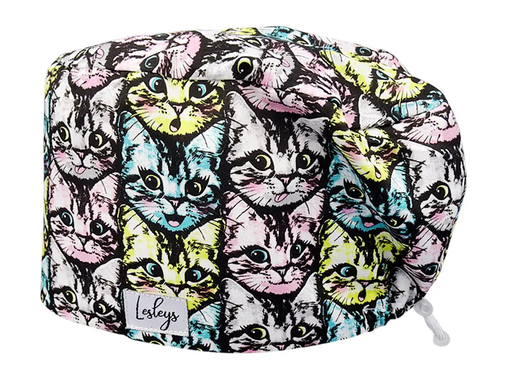 Stoff OP Haube aus Baumwolle Curious cats. Bunte OP Muetze fuer Damen und Herren