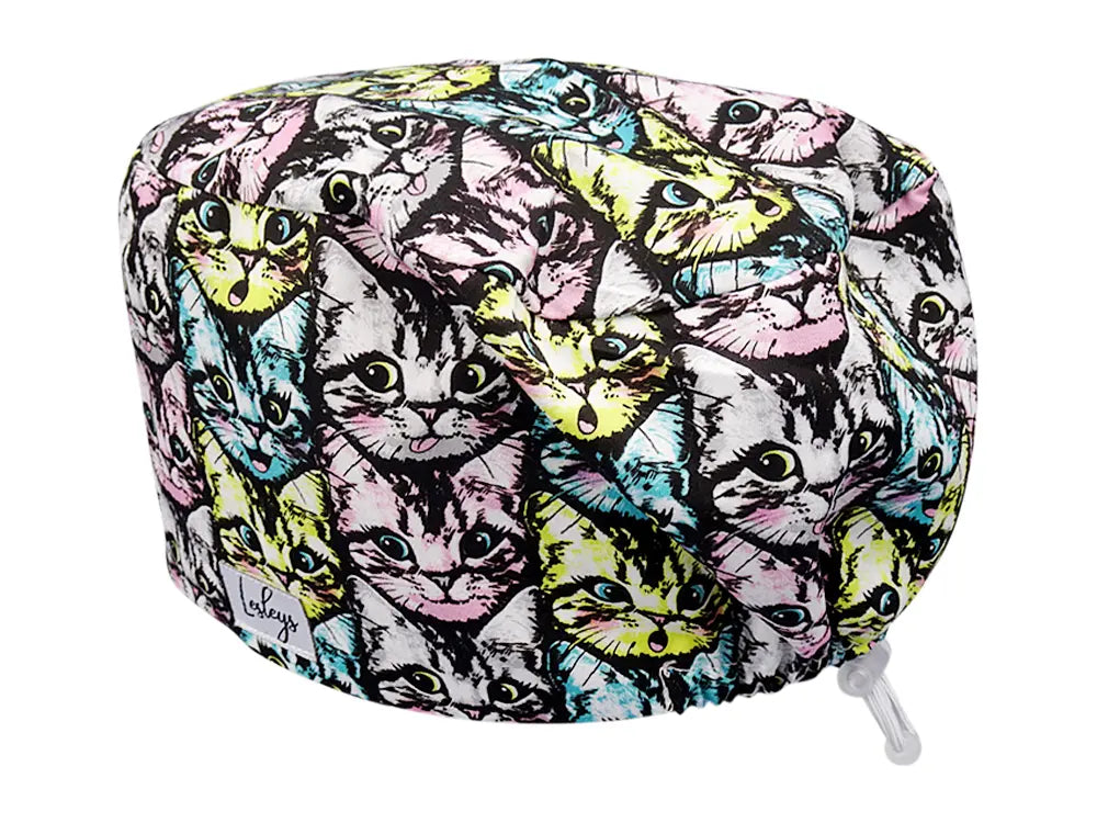Stoff OP Haube aus Baumwolle Curious cats. Bunte OP Muetze fuer Damen und Herren