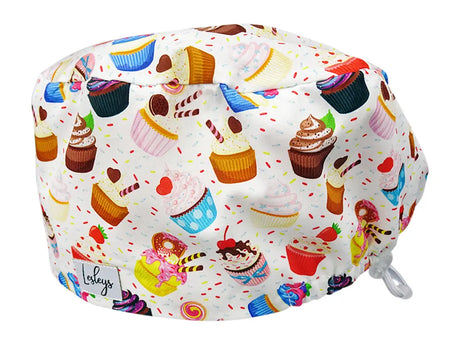 Stoff OP Haube aus Baumwolle Sweet Cupcakes. Bunte OP Muetze fuer Damen und Herren