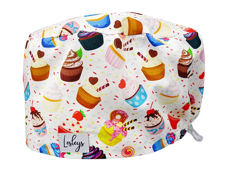 Stoff OP Haube aus Baumwolle Sweet Cupcakes. Bunte OP Muetze fuer Damen und Herren