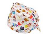 Stoff OP Haube aus Baumwolle Sweet Cupcakes. Bunte OP Muetze fuer Damen und Herren