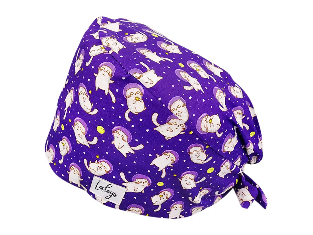 Stoff OP Haube aus Baumwolle Space Cats. Bunte OP Muetze fuer Damen und Herren