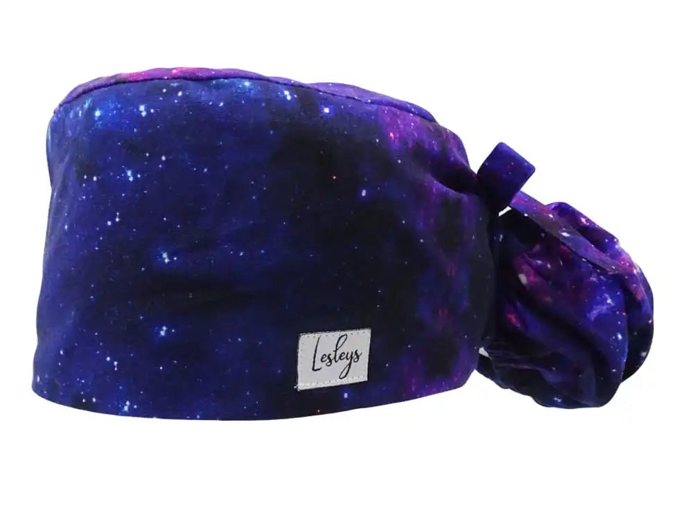 Ponytail Stoff OP-Haube Blue Space für lange Haare aus Baumwolle - Lesleys