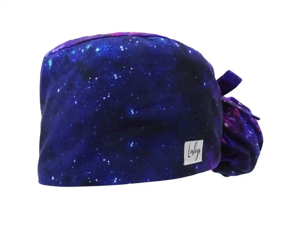 Ponytail Stoff OP-Haube Blue Space für lange Haare aus Baumwolle - Lesleys
