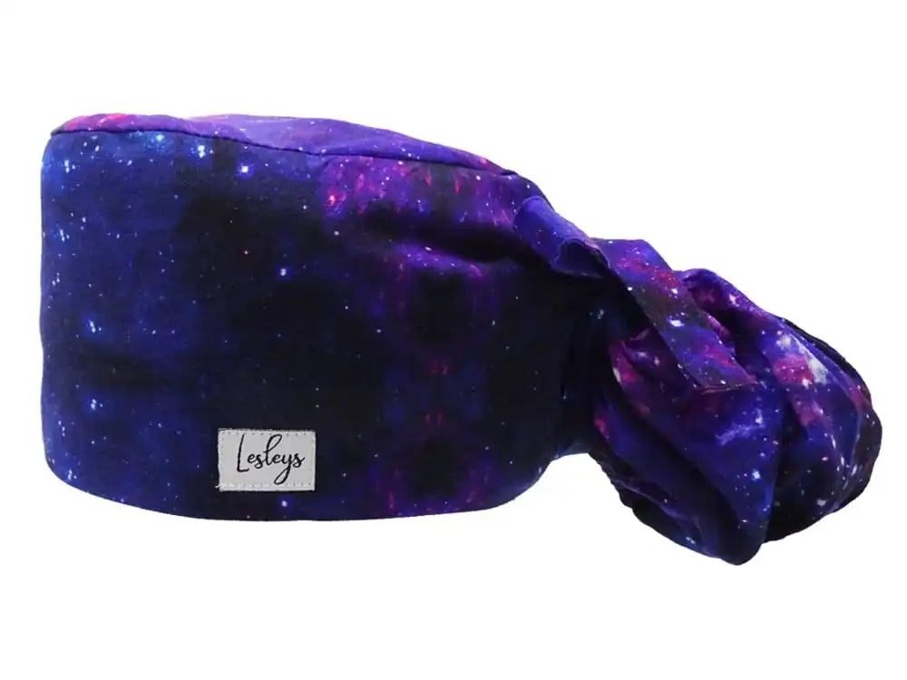 Ponytail Stoff OP-Haube Blue Space für lange Haare aus Baumwolle - Lesleys